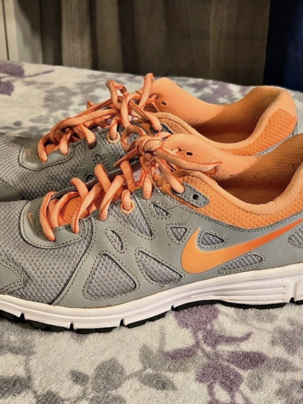 Nike Revolution 3 Women's Gray & Orange US 7.5 Athletic Shoes